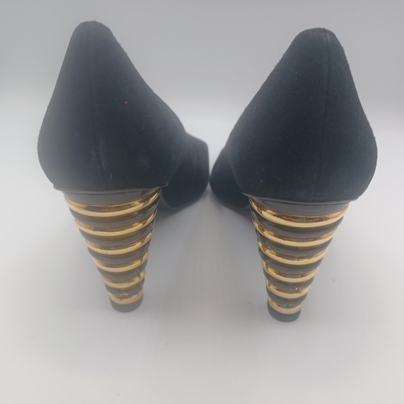 Stuart Weitzman Pumps Womens 8 Black Excellent Suede Gold Ribbed Heel Hardware